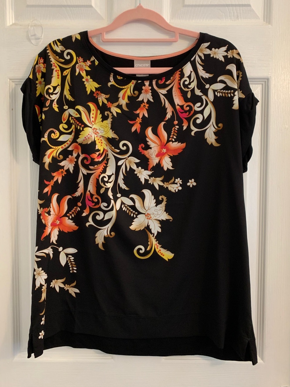 Chico's Women’s Black Floral Print Short Sleeve Top. Size medium petite $10